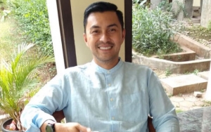 Anjasmara Bangga Anak Angkatnya Diwisuda, Netter Salfok Wajah Tak Menua