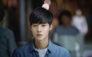 Gantengnya Kim Hyun Joong Jadi Cowok Misterius di Foto 'When Time Stopped'