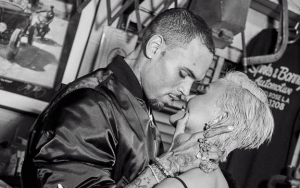 Agnes Monica 'Selundupkan' Cobek ke Amerika, Chris Brown Dibuat Kepedasan