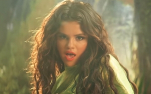 DJ Snake Rilis MV Kolaborasi 'Taki Taki', Seksinya Selena Gomez Curi Perhatian