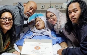 Menyayat Hati, Putri Indro Warkop Sempat Unggah Foto Ayah Cium Almarhum Ibunya Tulis Ini