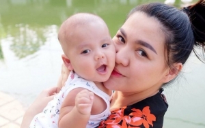 Bayi Vicky Shu Ikut Ritual Malam Satu Suro, Sempat Galau Saat Tinggalkan Anak