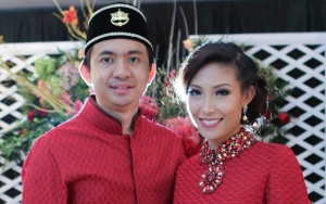 Sering Disebut Cuek dan Tak Romantis, Ini Jawaban Menohok Suami Ayu Dewi