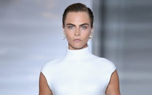 Tak Ikuti Aturan, Cara Delevingne Kenakan Setelan Jas Ketat di Royal Wedding Putri Eugenie