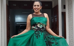 Bagikan Foto Cantik Pakai Hijab, Ely Sugigi Mantap Berhijrah?