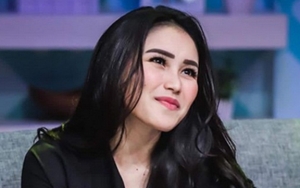 Cantik Foto Bareng Raffi Cs, Baju Ayu Ting Ting Dinilai Kelewat Seksi Diminta Tutup Aurat