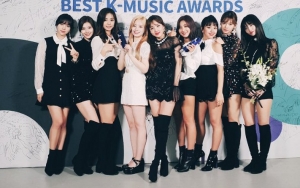 Dituding Jiplak Konsep SNSD, Ini Komentar Netter Soal Foto Twice Pakai Kostum Pramugari