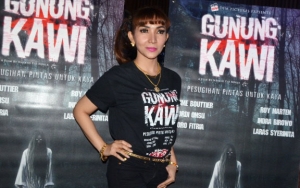 Roro Fitria Jadi Trending Topik, Warganet Ngamuk Kematian Ibunda Disebut Gimmick