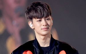 Punya Badan Bagus, Yunhyeong iKON Hobi Lepas Baju di Lift