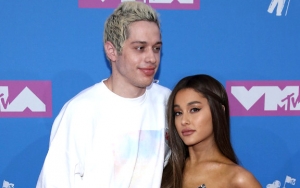 Ariana Grande Tutupi Tato Nama Pete Davidson
