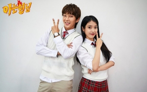 Jelang Tayang, IU - Lee Jun Ki Adu Keren di Foto Promosi 'Ask Us Anything'