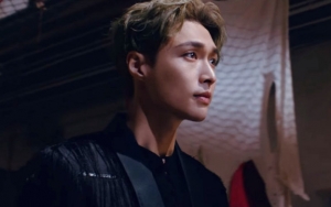 Seksinya Lay EXO Nge-dance Topless di MV 'NAMANANA'