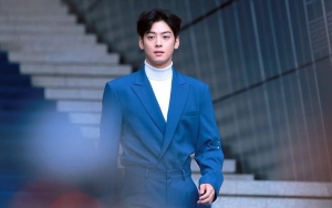 Wajah Jerawatan Cha Eunwoo Saat Hadiri Seoul Fashion Week Jadi Sorotan Fans