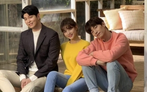 Song Jae Rim Pamer Syuting Poster Drama, Kim Yoo Jung Sandaran Manja ke Yoon Kyun Sang
