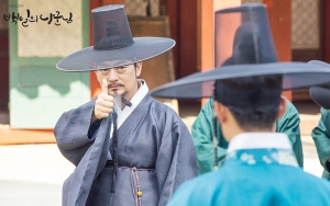 Karakternya Jahat, Seperti Ini Tingkah Jo Sung Ha Musuh D.O. di Balik Layar '100 Days My Prince'
