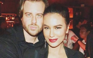 Pengganti Ariel, Bule Tampan Ini Pacar Baru Sophia Latjuba?