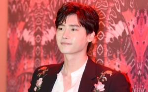 Merasa Dirugikan, Agensi Lee Jong Suk Akan Laporkan Haters
