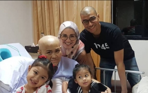 Menyayat Hati, Cucu Indro Ucapkan Pertanyaan Ini Saat Ziarah ke Makam Sang Nenek