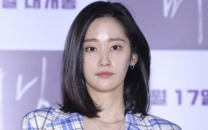 Masih dengan Wajah Jutek, Aktris Jeon Jong Seo Tampil Anggun di Daejong Film Awards 2018