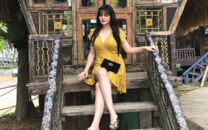 Hilda Vitria Bagikan Pose Nungging, Netter Malah Salah Fokus Pada Pinggang Kelewat Ramping
