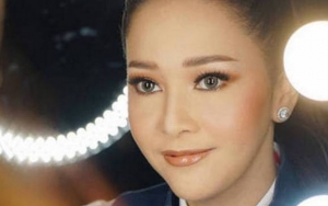 Foto Pakai Tiara di Kepala, Maia Estianty Rancang Gaun Pengantinnya?