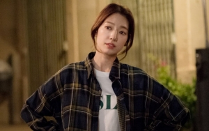 Kerja Keras Tanpa Henti, Park Shin Hye Tetap Cantik di Foto Adegan 'Memories of the Alhambra'