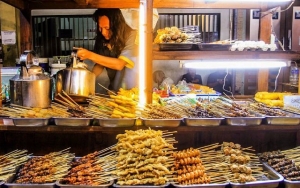 7 Angkringan Paling Terkenal di Jogja yang Tak Boleh Dilewatkan