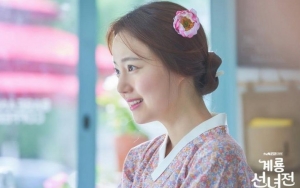 Foto Baru 'Mama Fairy and the Woodcutter', Cantiknya Moon Chae Won Mandi di Sungai 