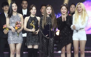 Korean Pop Culture Awards 2018: Red Velvet Terima Penghargaan Bareng Seulgi yang Sempat Absen