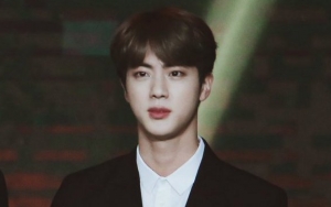 Korean Pop Culture Awards 2018: Sikap Sopan Jin BTS Pada Senior dan Staf Jadi Perhatian