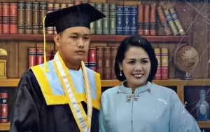 Ely Sugigi Unggah Video Temani Putranya Wisuda, Netter Langsung Mewek