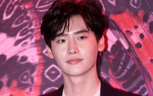Minta Ijin Fans untuk Lakukan Ini, Lee Jong Suk Bikin Terharu
