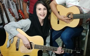 Sedih, Arumi Bachsin Ungkapkan Kesedihan Usai Ayah Meninggal Dunia