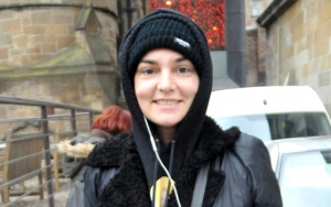 Ganti Nama, Penyanyi Irlandia Sinead O'Connor Resmi Masuk Islam