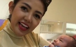 Foto Suami Bella Shofie Gendong Bayinya, Ini Identitasnya