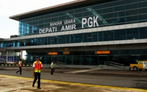 Lion Air JT610 Jatuh, Keluarga Korban Padati Bandara Depati Amir, Pangkalpinang