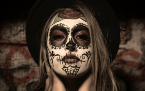 Kehabisan Ide? 10 Inspirasi Make Up 'Seram' Ini Mampu Sempurnakan Halloweenmu