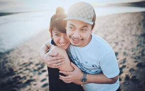 Anissa Aziza Bagikan Video Mesra Bersama Suami, Sikap Raditya Dika Malah Diejek Kaku