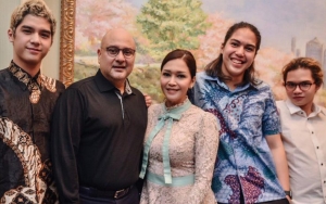 Pamer Foto Keluarga Baru, Maia Estianty Sambut Sang Suami Jadi Ayah Ketiga Putranya