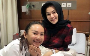 Anggap Pernah Alami Hal yang Sama, Kalina Oktarani Setia Temani Nikita Mirzani di Rumah Sakit