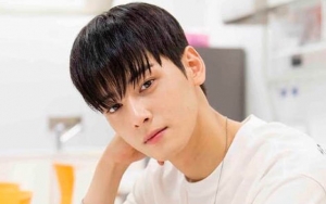 Siap Hadiri ITA 2018, Seperti Ini Penampilan Ganteng Cha Eunwoo Saat Berangkat ke Jakarta