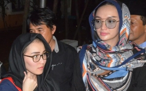 Ibu Eko Patrio Meninggal, Ayu Ting Ting dan Zaskia Gotik Melayat Tengah Malam