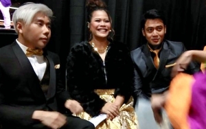 Asyik Ngobrol di Backstage ITA 2018, Beda Cara Duduk Kriss Hatta-Roy Kiyoshi Jadi Sorotan