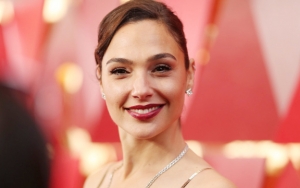 Bukan Wonder Woman, Gal Gadot Malah Tampil Jadi Superhero Ini Saat Halloween