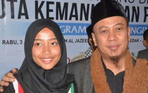 Tak Kalah Bijak dari Dian, Istri Muda Opick Selfie Cantik dan Taklukkan Hati Putri Tiri