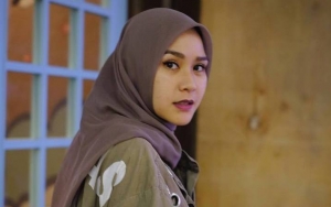 Zaskia Adya Mecca Bagikan Foto Putra Bungsunya, Warganet Bilang Mirip Tokoh Ini