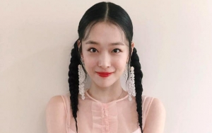 Diejek Punya Dada Rata Usai Posting Foto Tanpa Bra, Sulli Dibela Netter