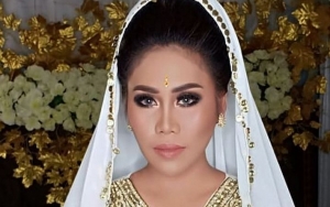 Ibunda Evi Masamba Terlihat Cantik dan Awet Muda, Sosok Lelaki Ini Buat Salah Fokus Netter