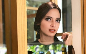 Nia Ramadhani Lagi-Lagi Umbar Paha, Gelar Hajah Kembali Disorot