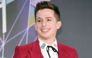 Sumringah di Red Carpet MGA 2018, Charlie Puth Janjikan Kolaborasi Keren dengan BTS